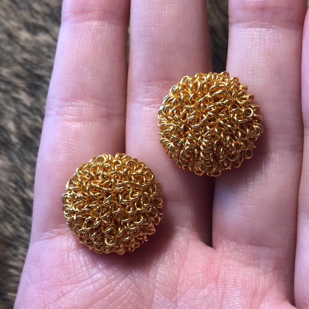 Vintage gold toned cluster mesh clip on earringsl